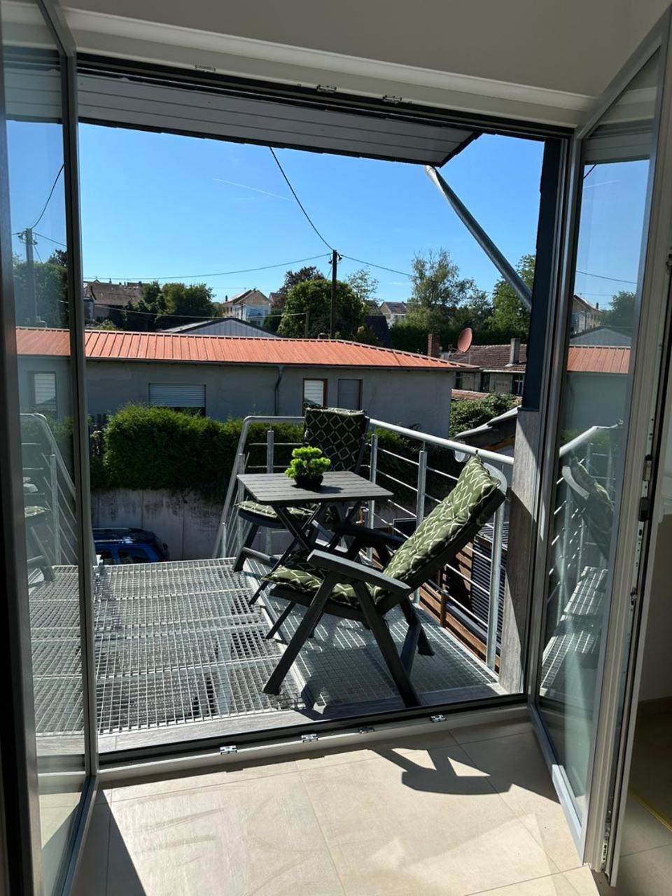 Grosse Ferienwohnung Gaestehaus Neubau Merzig 120M2 Экстерьер фото