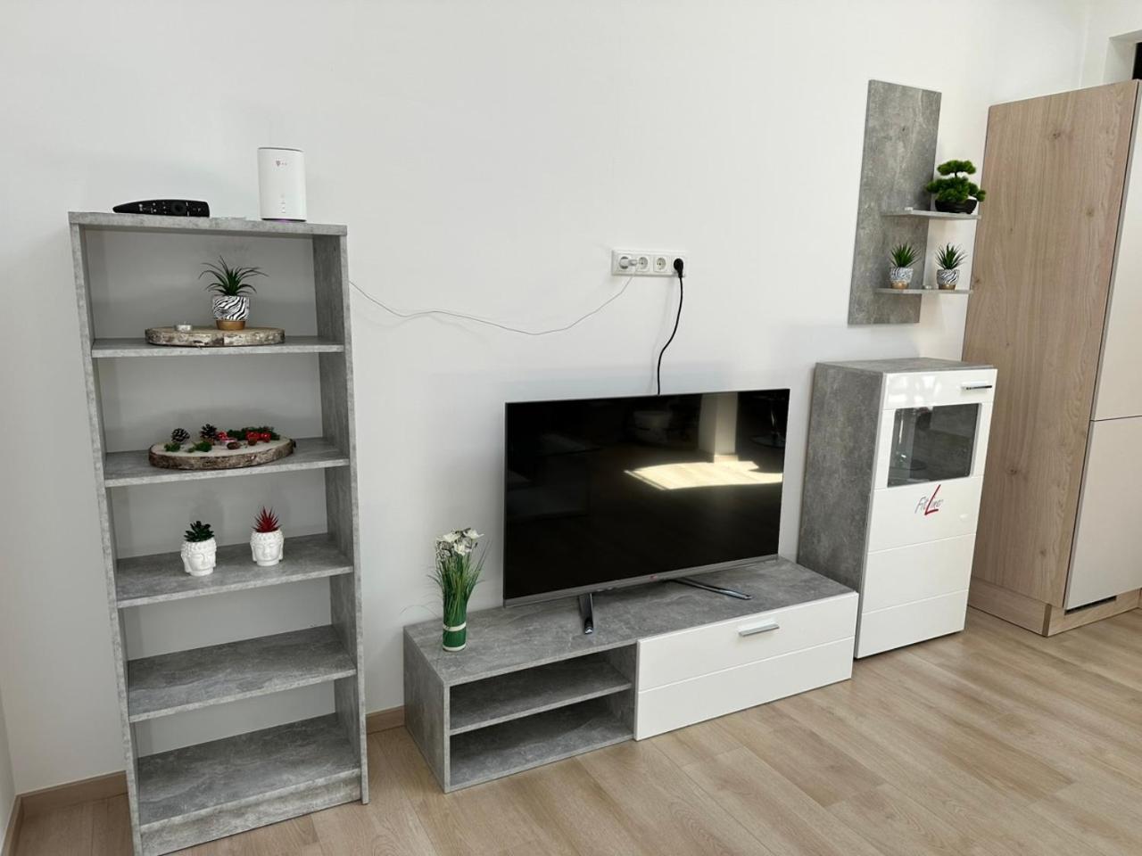 Grosse Ferienwohnung Gaestehaus Neubau Merzig 120M2 Экстерьер фото