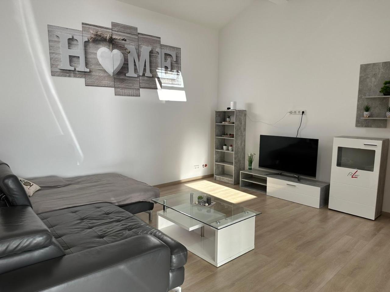 Grosse Ferienwohnung Gaestehaus Neubau Merzig 120M2 Экстерьер фото