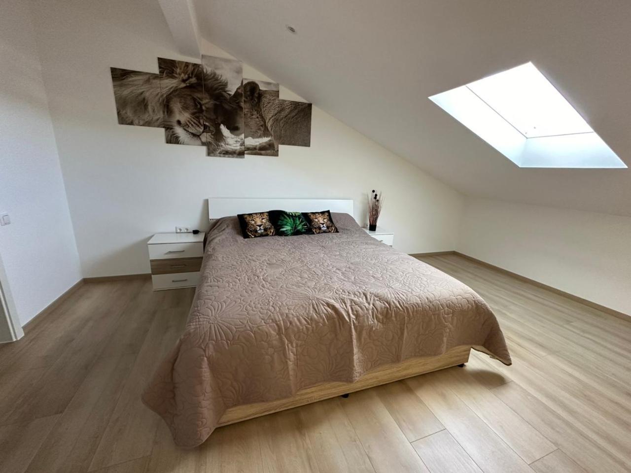 Grosse Ferienwohnung Gaestehaus Neubau Merzig 120M2 Экстерьер фото