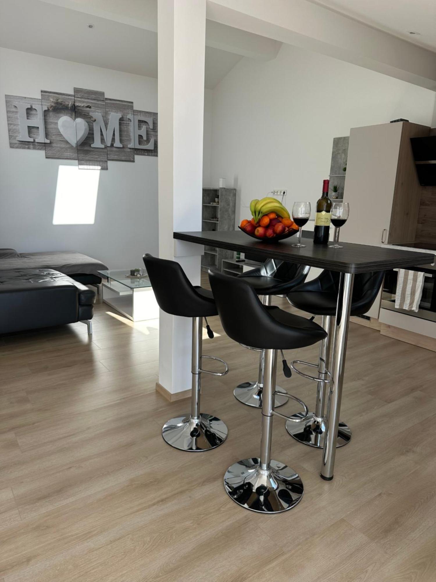 Grosse Ferienwohnung Gaestehaus Neubau Merzig 120M2 Экстерьер фото